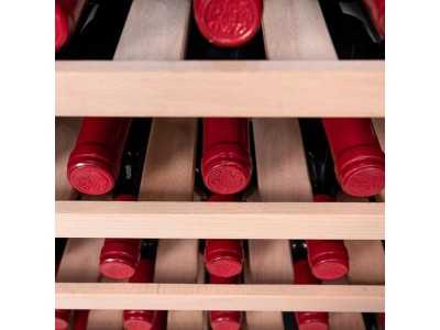 Cave à vin en chêne avec base en acier - BARBERÁ Cave à vin en chêne avec base en acier - BARBERÁ