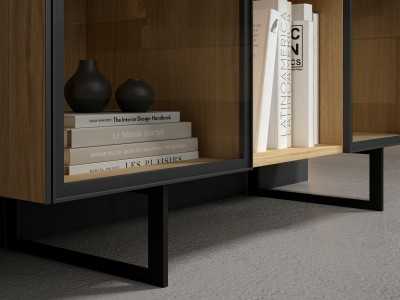 Display cabinet with two glass doors and central compartment - AGOSTINO