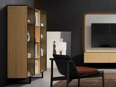 Display cabinet with two glass doors and central compartment - AGOSTINO
