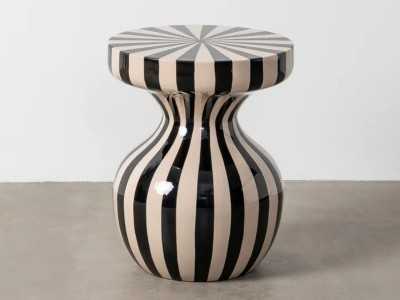 Lacquered designer side table - BÊTA RAYÉ