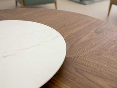 Mesa de comedor redonda en madera de nogal y plato giratorio - DERBY