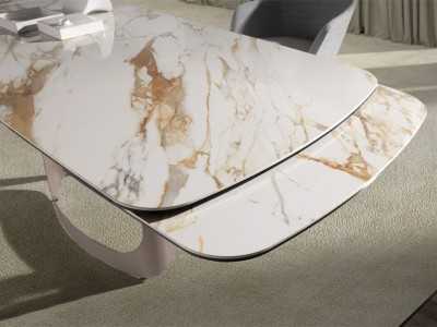 Table ovale extensible avec plateau en marbre porcelainé et piètement en acier inoxydable - AABRIA