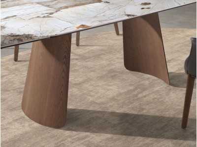 Mesa comedor extensible ovalada con tapa de mármol porcelánico y patas de nogal - LEROS