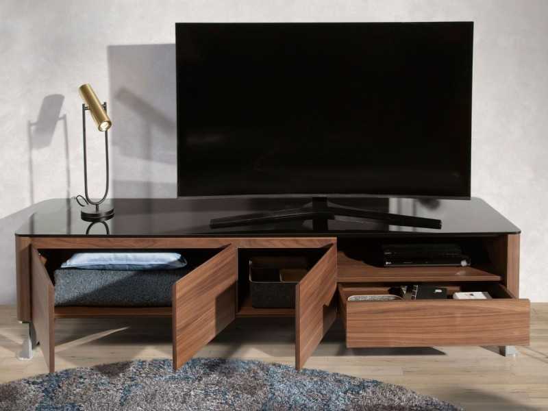 Mueble TV de diseño en nogal, tapa cristal y patas en acero inox - SEVILLA