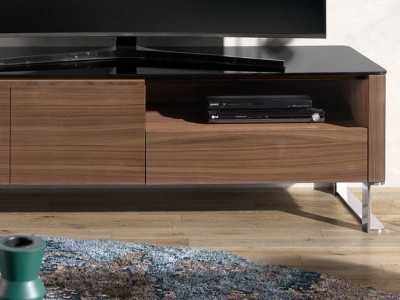 Meuble TV design en noyer, plateau en verre et pieds en acier inoxydable - SEVILLA