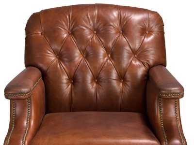 Fauteuil Chesterfield classique, tapissé de cuir véritable et monté sur roulettes - ARIANO