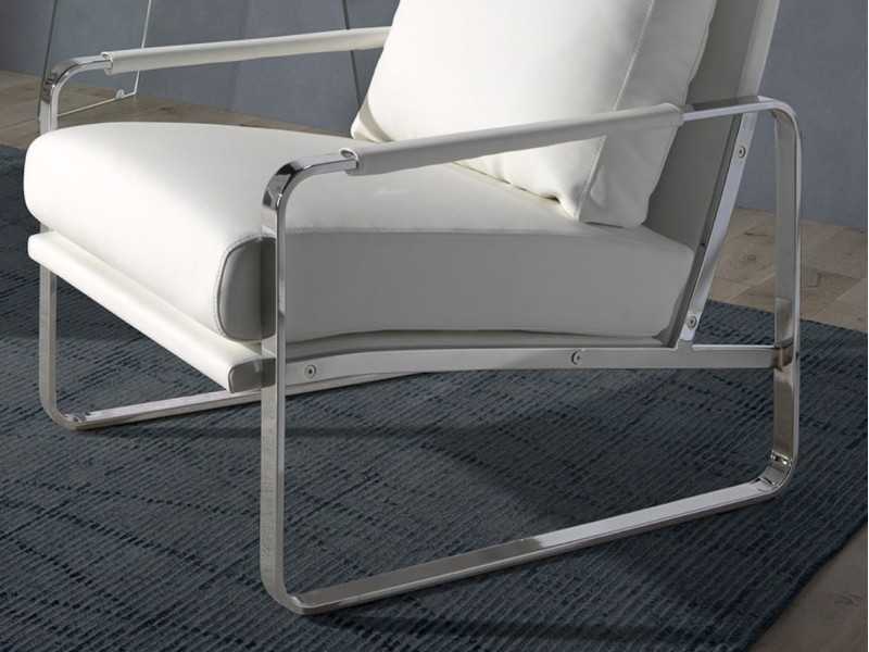Sillón tapizado en piel sintética con estructura en acero inoxidable - COSMET BLANCO