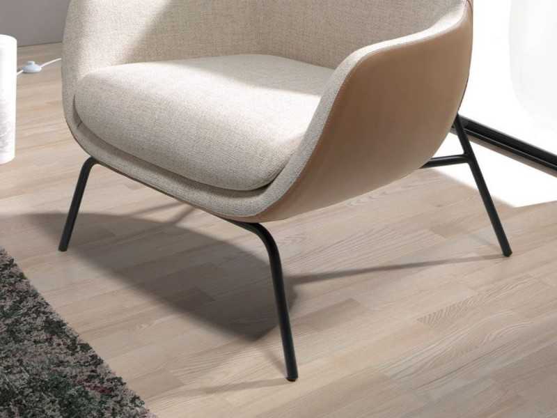 Sillón tapizado con estructura en acero inoxidable lacado negro - GEORGE