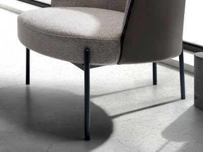 Fauteuil design tapissé avec structure en acier inoxydable - MATTIA