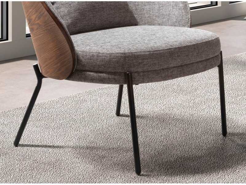 Sillón de diseño moderno con estructura de madera y patas de acero inox - TALLIN