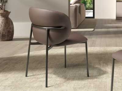 Silla de diseño con patas de acero inoxidable - ABACIAL