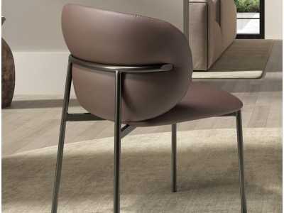 Silla de diseño con patas de acero inoxidable - ABACIAL