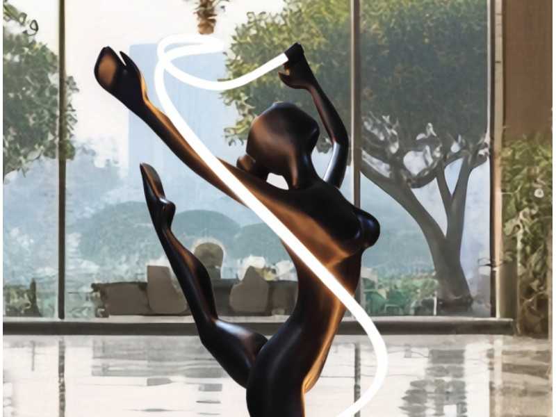 Lámpara escultura de fibra de vidrio lacada - BALLERINE