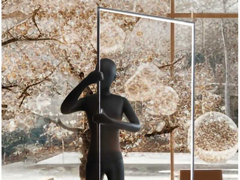 Lámpara escultura de fibra de vidrio lacado negro - PORTE