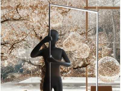 Lámpara escultura de fibra de vidrio lacado negro - PORTE