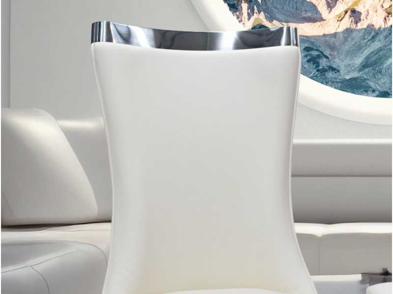 Silla de diseño con patas y detalle en acero inoxidable - AMAL