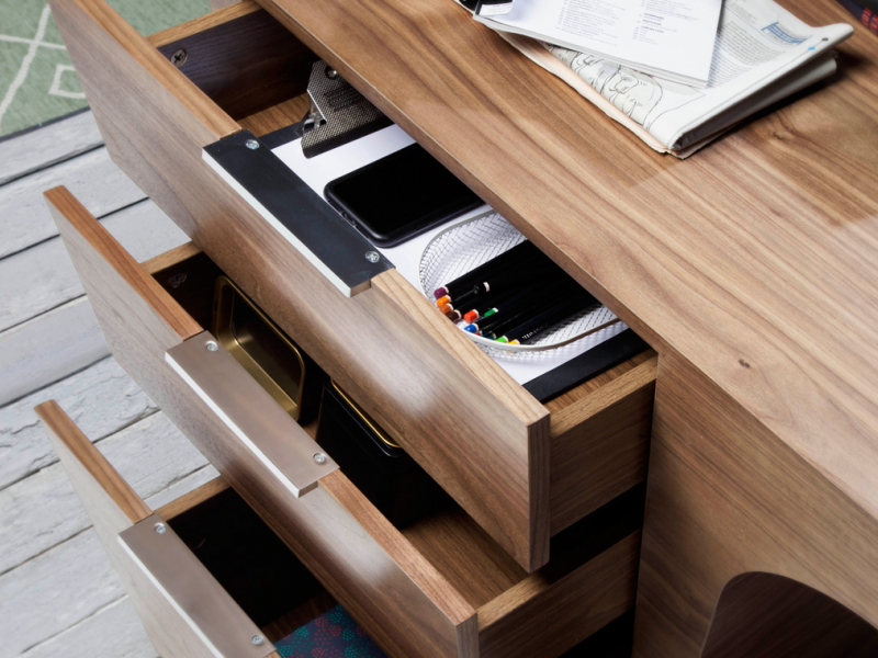 Bureau design en noyer avec piètement en acier inoxydable - PORTO