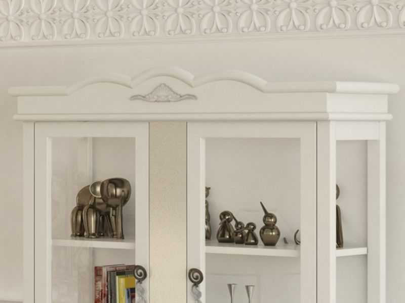 lacquered showcase - ROYAL